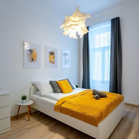 Wave - 3 Bedroom Apt In Center ブダペスト エクステリア 写真