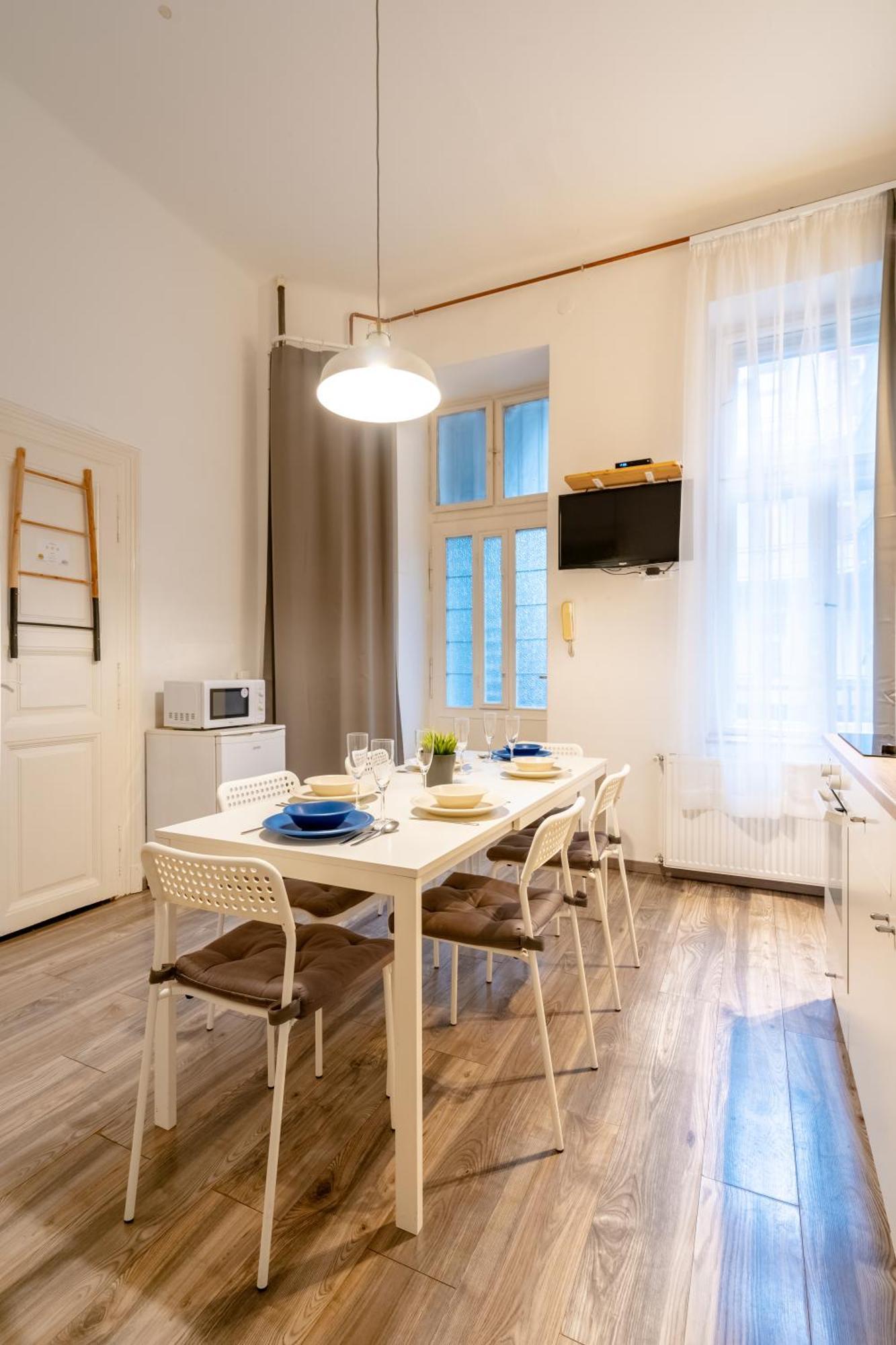 Wave - 3 Bedroom Apt In Center ブダペスト エクステリア 写真
